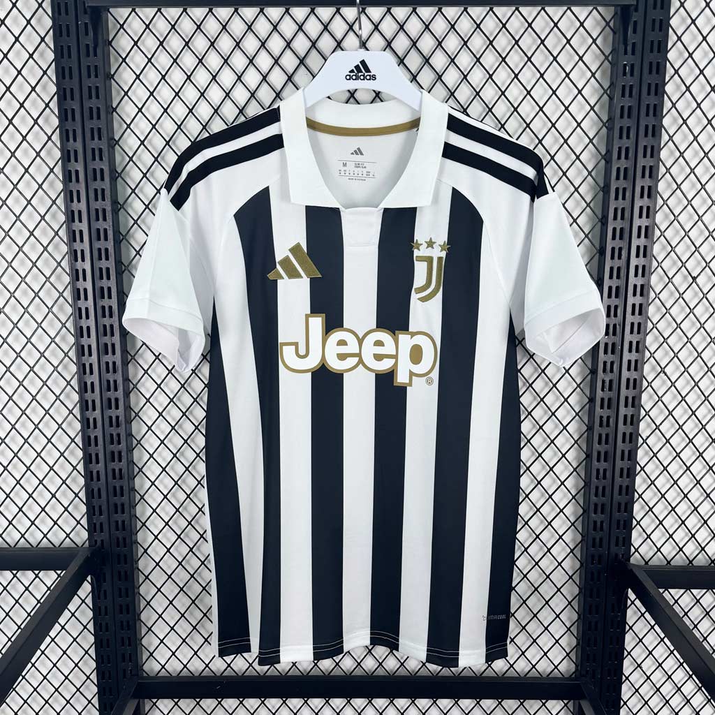 Juventus domáci futbalový dres pre mužov 2026/27 – čierne a biele pruhy