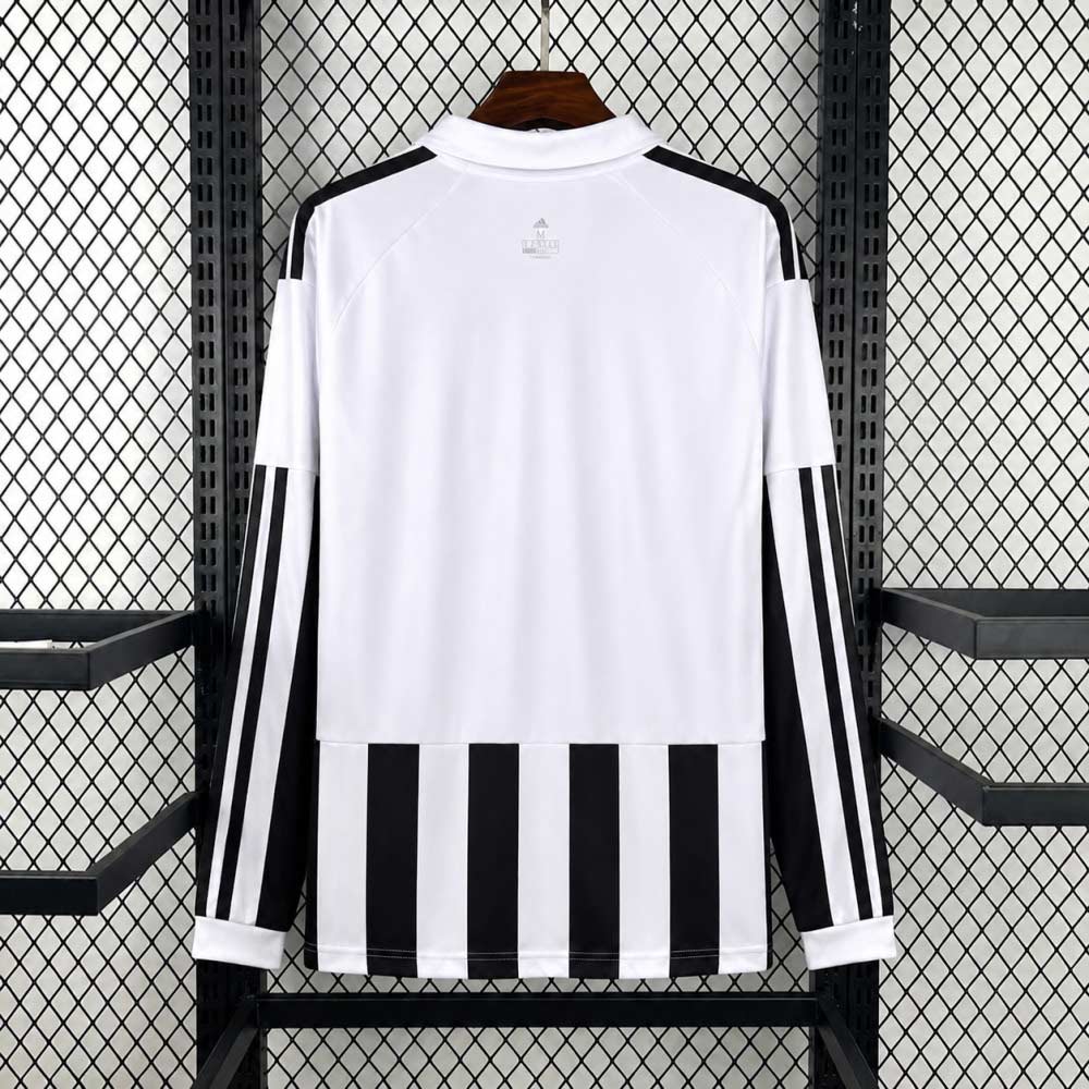 Čierno-biely domáci futbalový dres Juventus 2026/27 s dlhým rukávom spredu