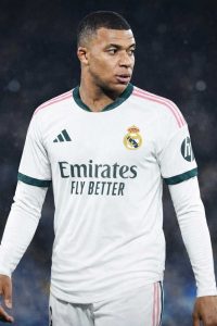 Kylian-Mbappé-v-domácom-drese-Real-Madrid-pre-sezónu-2026-2027.