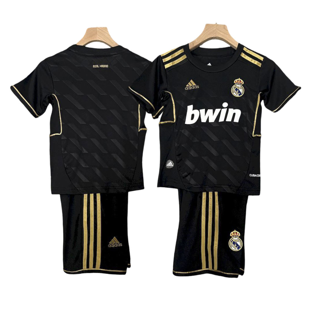 Real Madrid 2011–12 Hosťovský Retro Detský Set Čierny Real Madrid 2011–12 Hosťovský Retro Detský Set Čierny