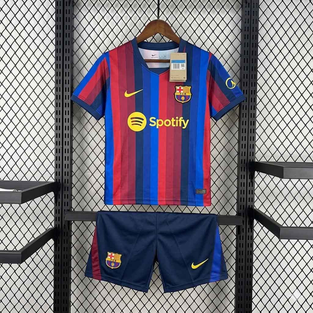 Predná strana detského domáceho dresu Barcelona 2026/27