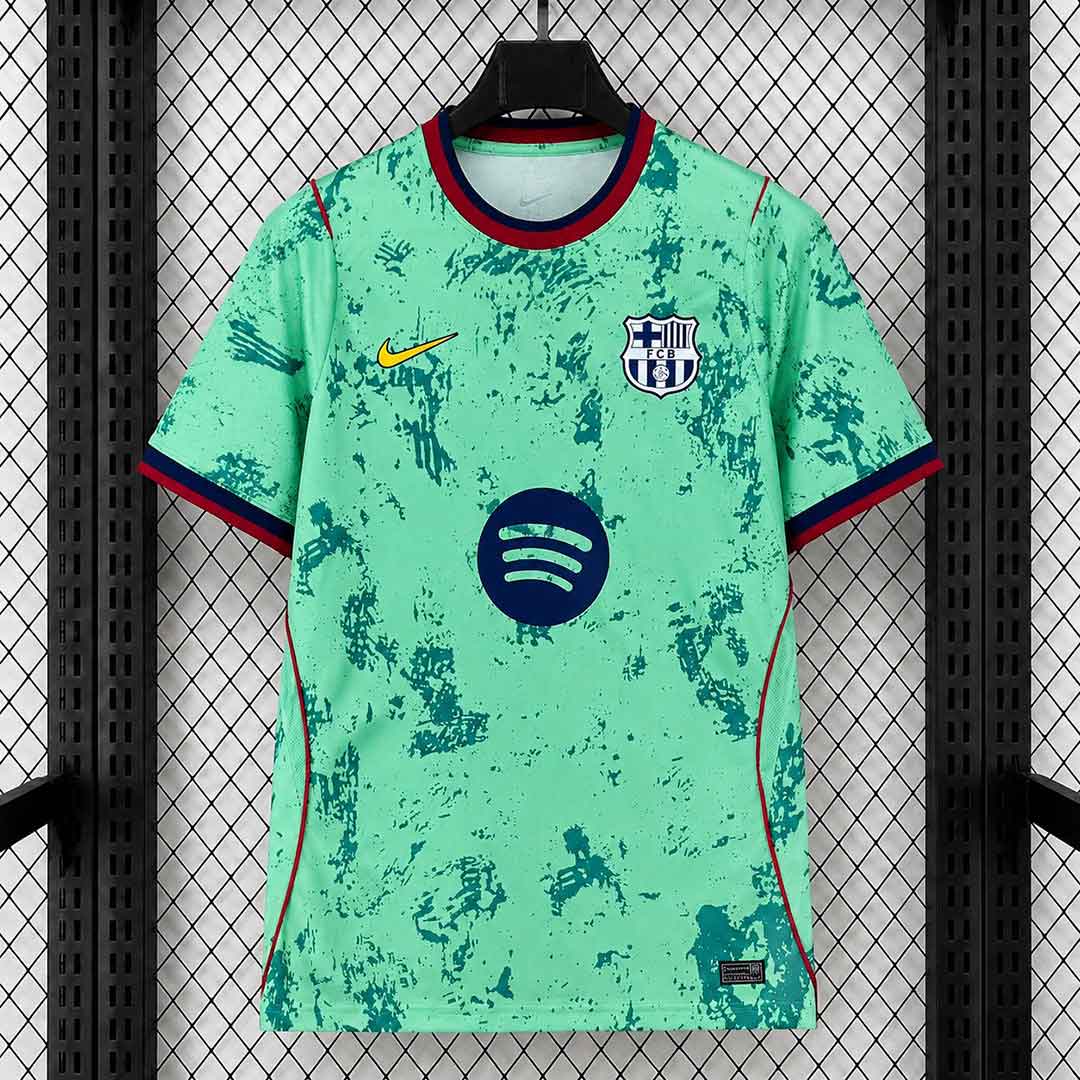 Predný pohľad na špeciálny mätovo-zelený dres FC Barcelona s abstraktným vzorom a zlatým logom Spotify
