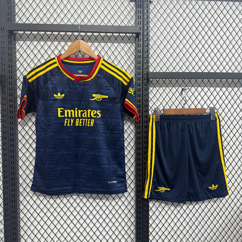 Arsenal FC 26 27 hosťovský detský futbalový komplet tmavomodrý