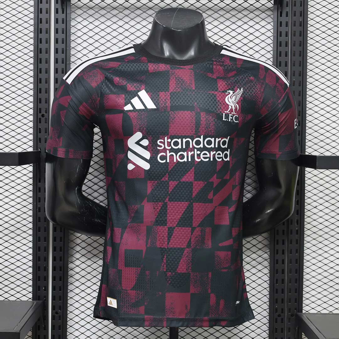 Liverpool FC 26 27 tretí futbalový dres čierny