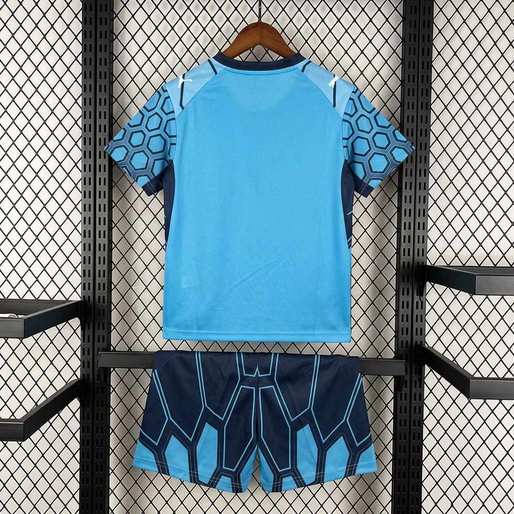 Predná strana modrého detského brankárskeho dresu Marseille 26/27 s hexagonálnym vzorom