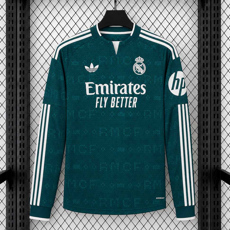 Pánsky tmavozelený dres Real Madrid Away 2026/27 s dlhými rukávmi, geometrickým vzorom RMCF a krémovobielymi detailmi.