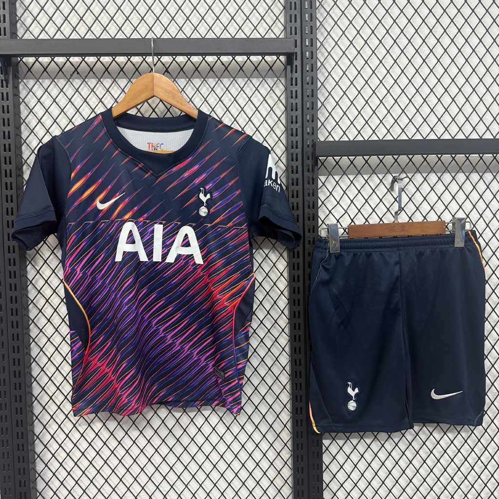 Tottenham Hotspur 26 27 hosťovský detský futbalový komplet tmavomodrý