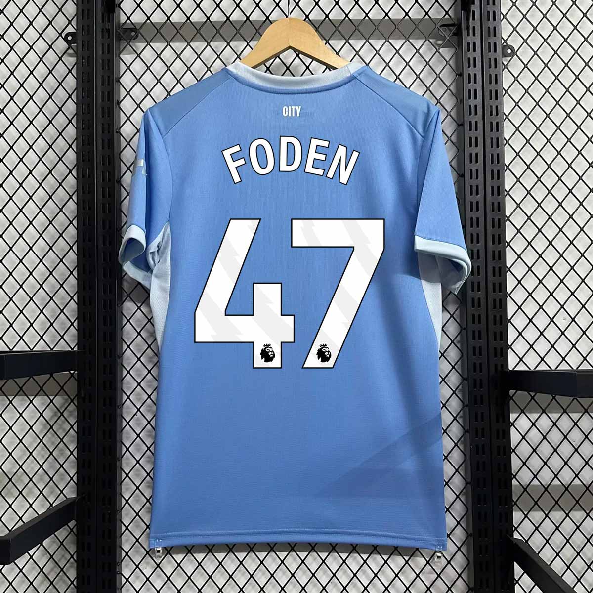 Zadná strana domáceho dresu Manchester City 2026/27 s potlačou FODEN 47