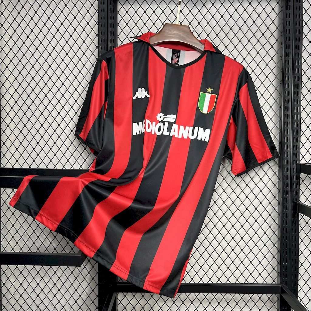 Červeno-čierny retro dres AC Milan 1988/89 z víťaznej európskej sezóny