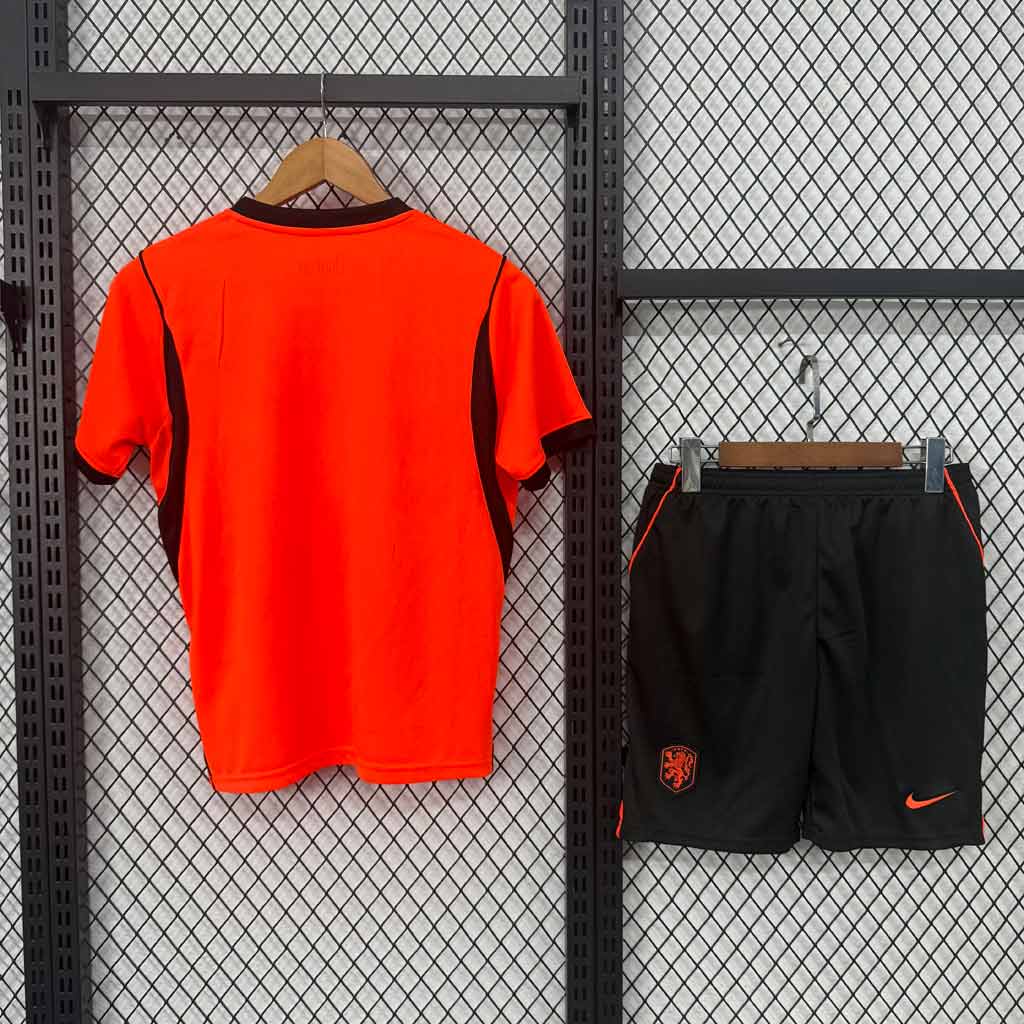 Detský futbalový komplet Holandsko 2026 v oranžovej farbe – zadná strana
