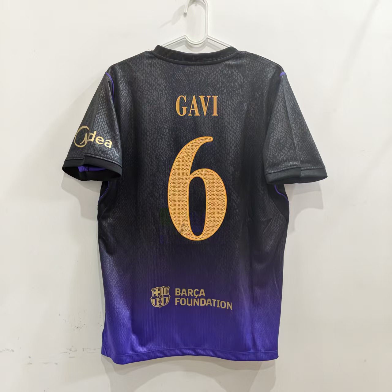 Čierno-fialový hosťovský dres FC Barcelona 26/27 s potlačou GAVI 6