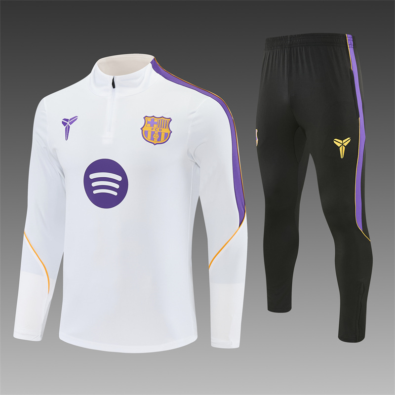 Biela tréningová súprava FC Barcelona 2026/27 Kobe Bryant s čiernymi nohavicami