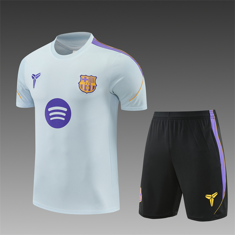 Svetlosivá tréningová súprava FC Barcelona 2026/27 Kobe Bryant s čiernymi šortkami