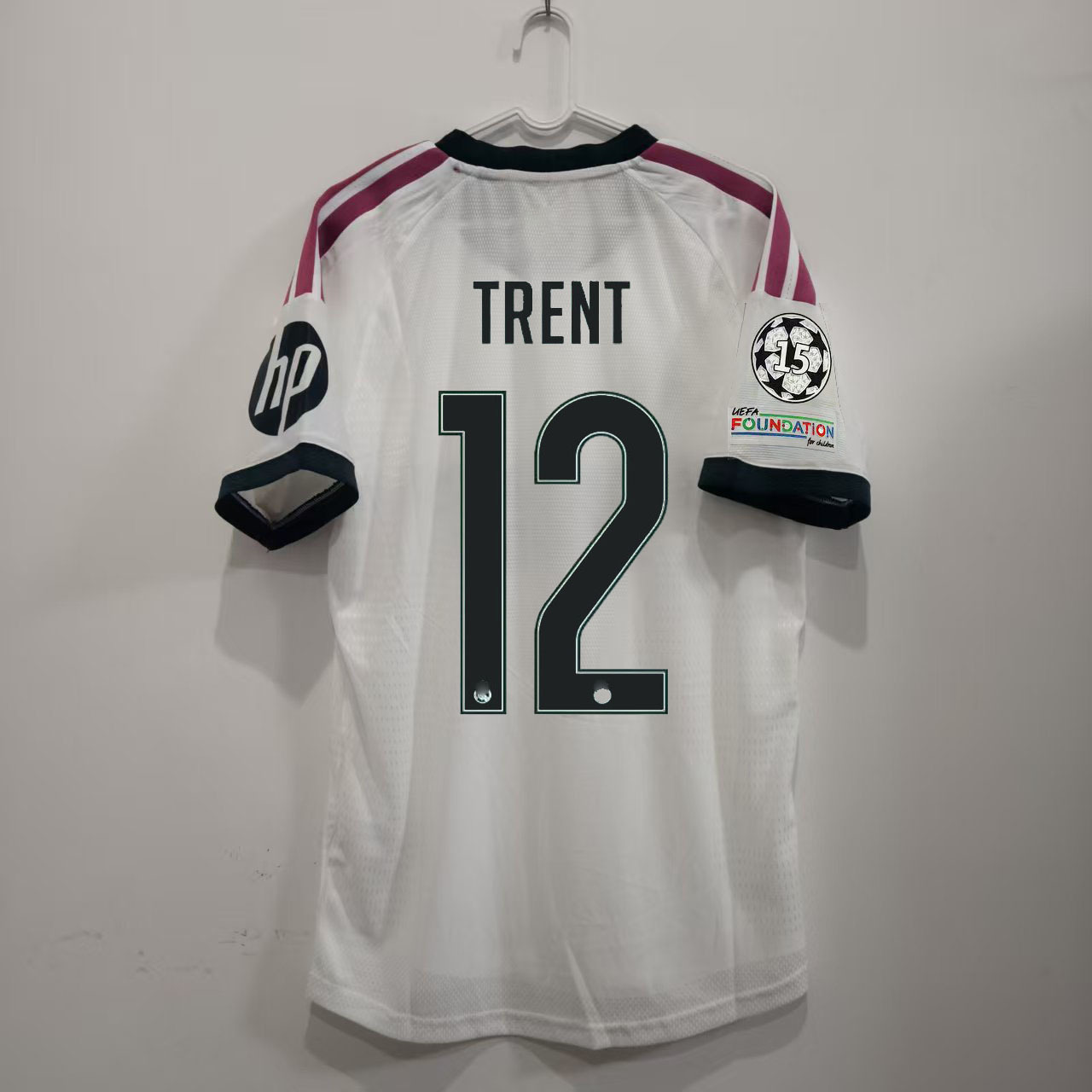 Biely domáci futbalový dres Real Madrid 2026/27 s menom TRENT 12
