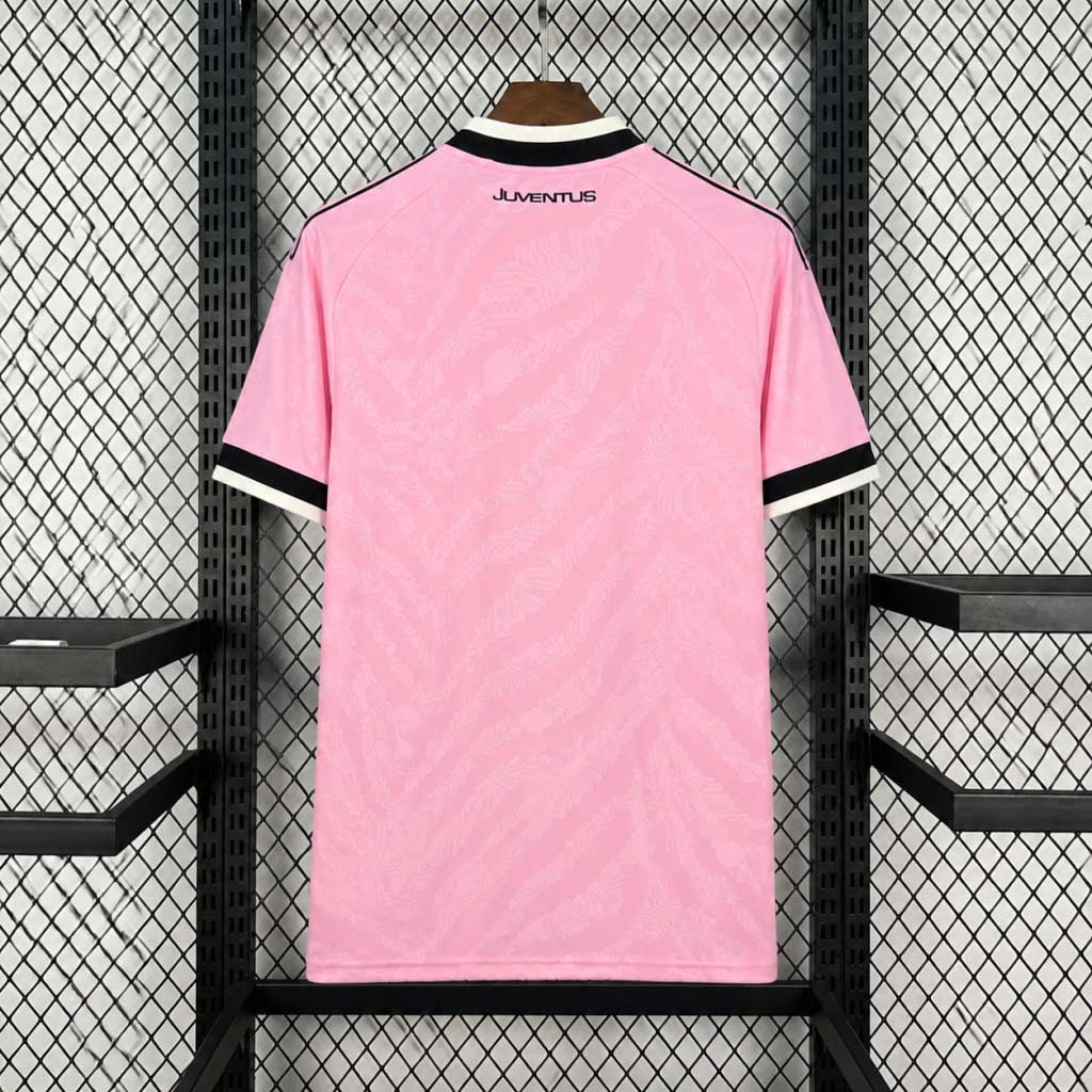 Ružový hosťovský futbalový dres Juventus 2026/27 spredu