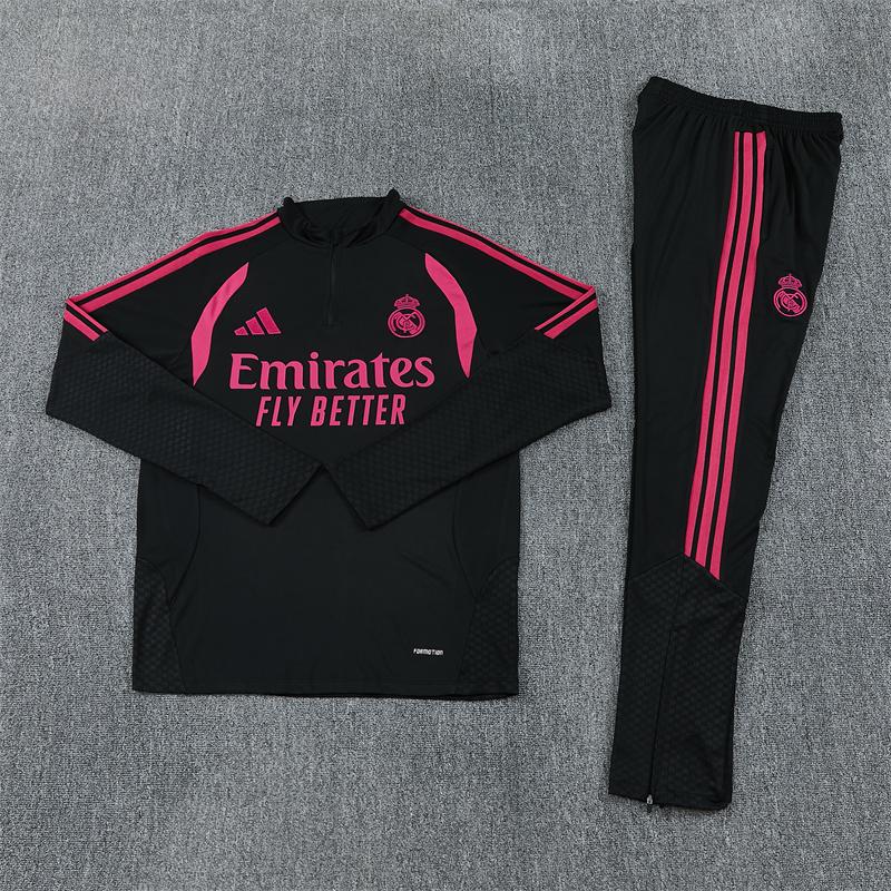 Čierny tréningový dres Real Madrid s ružovými detailmi spredu