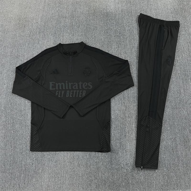 Čierny tréningový dres Real Madrid s polovičným zipsom spredu