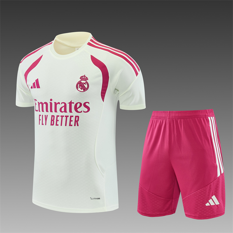 Krémový tréningový set Real Madrid 2026/27 s ružovými šortkami