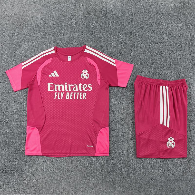 Predná strana ružového tréningového dresu Real Madrid