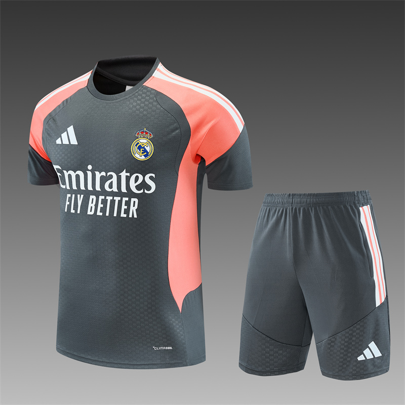Tmavosivý tréningový komplet Real Madrid 2026/27 s koralovými detailmi