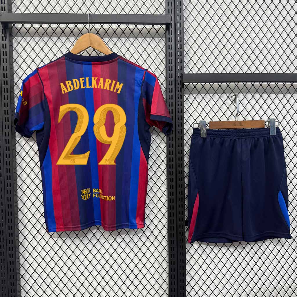 Detský domáci dres Barcelona 2026/27 s potlačou ABDELKARIM 29 zozadu a tmavomodrými šortkami