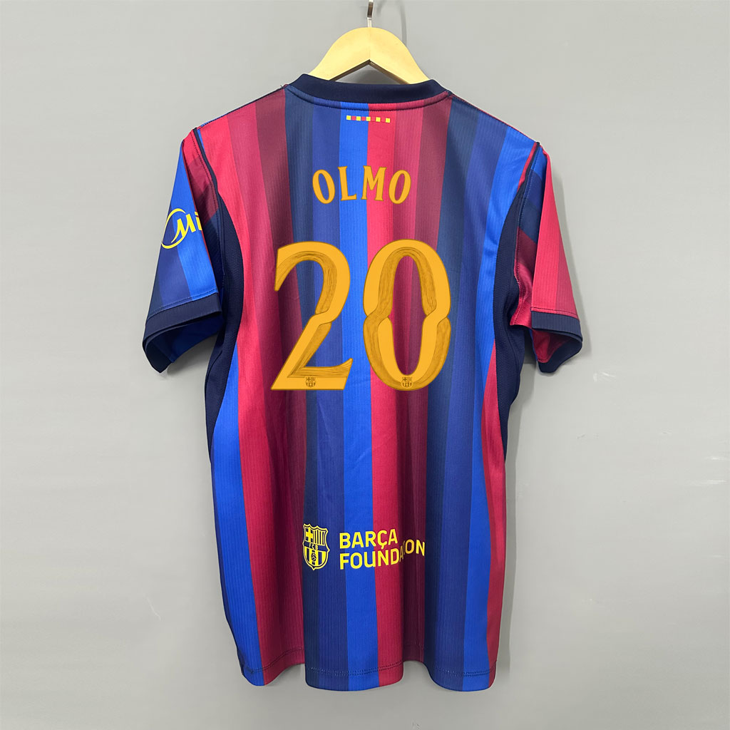 Pánsky domáci dres Barcelona 2026/27 zozadu so žltozlatým menom OLMO a číslom 20