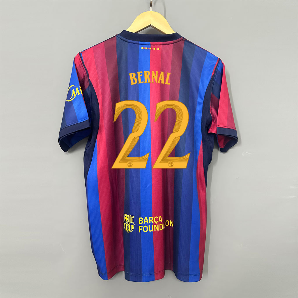 Pánsky domáci dres Barcelona 2026/27 zozadu so žltozlatou potlačou BERNAL 22