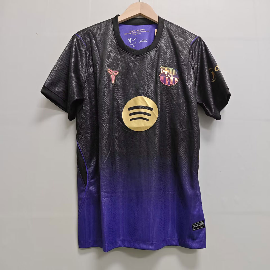 Barcelona 2026/27 čierno-fialový hosťovský Mamba dres – predná strana