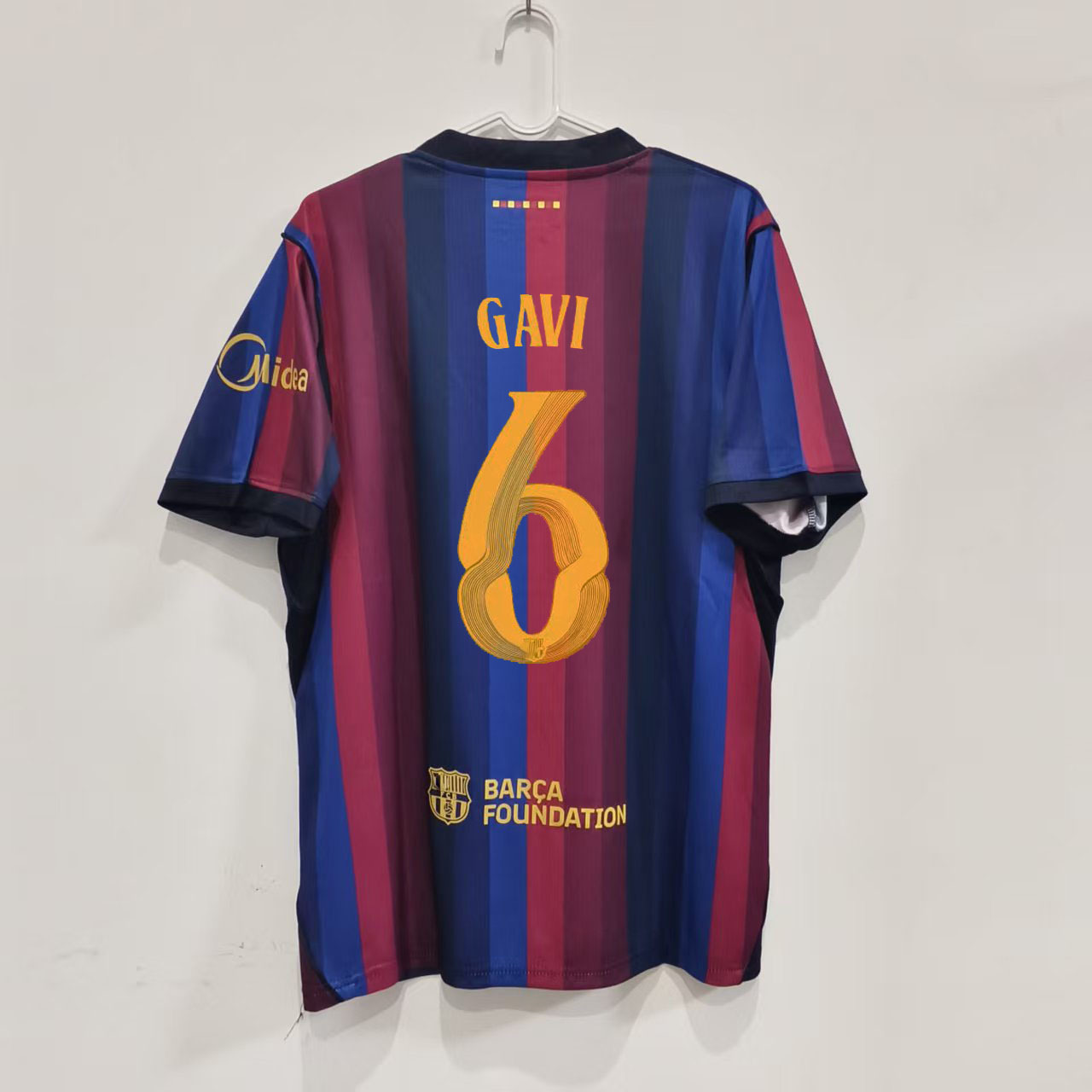GAVI 6 FC Barcelona domáci dres 2026/27 s hotovou potlačou zozadu