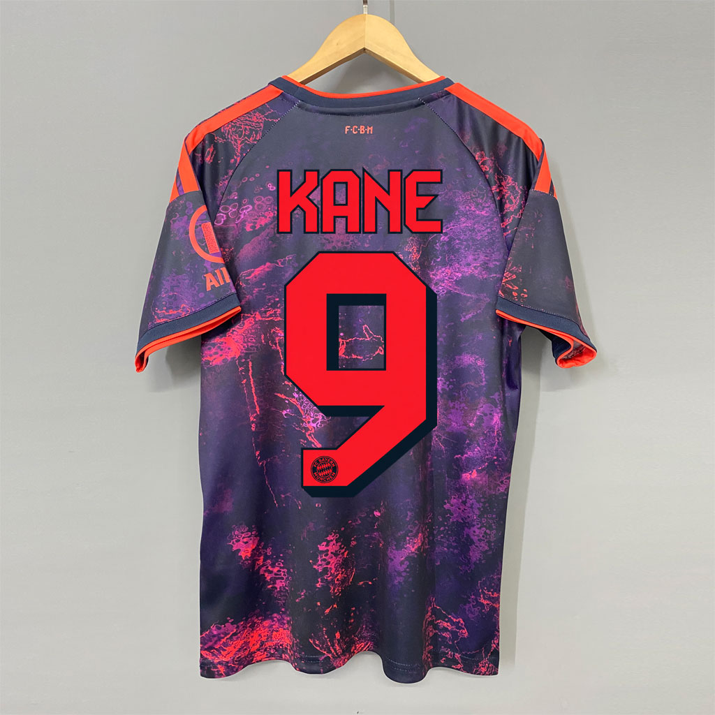 Tretí futbalový dres Bayern München 2026/27 s potlačou KANE 9 – zadná strana