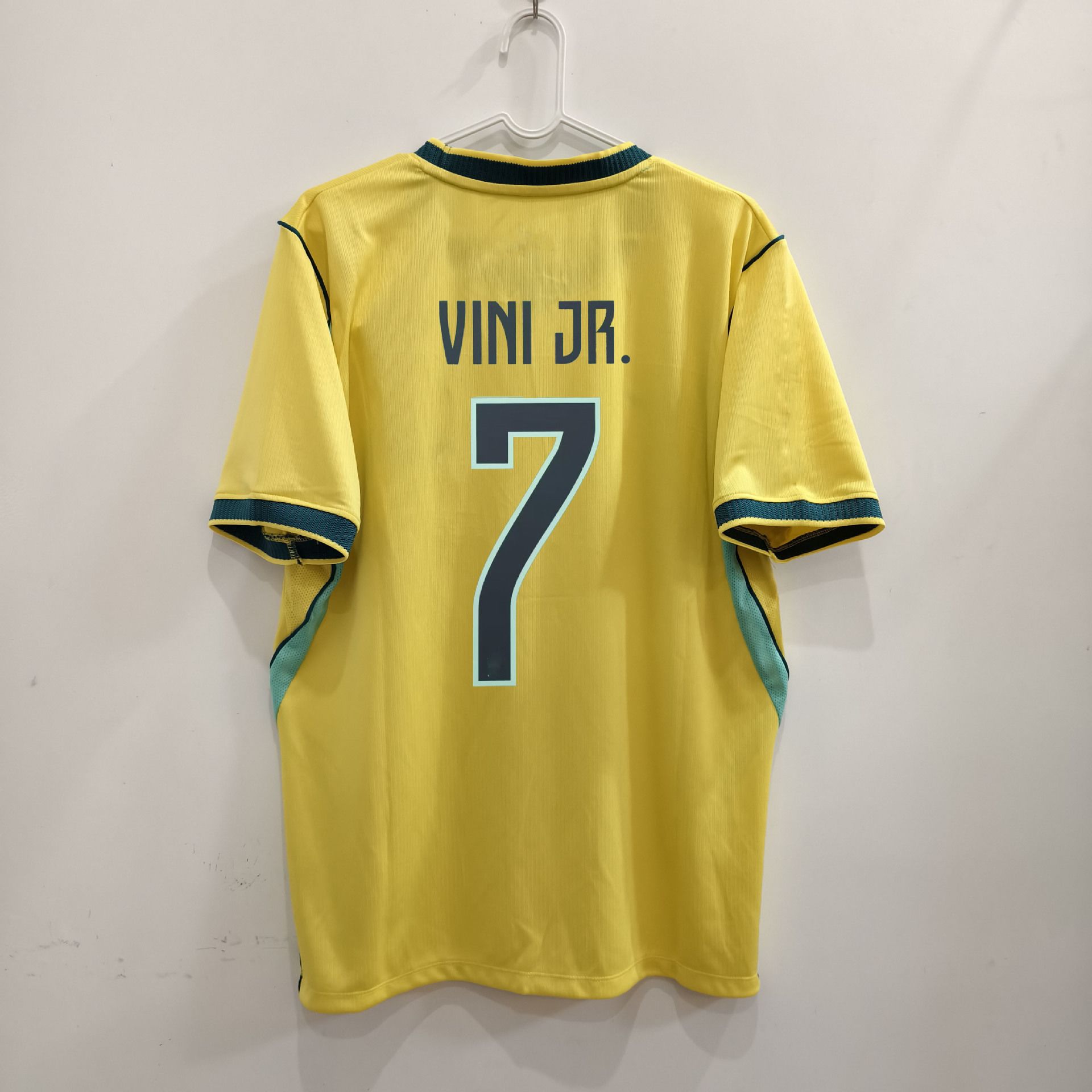 Žltý domáci dres Brazília 2026 s menom Vini Jr. a číslom 7