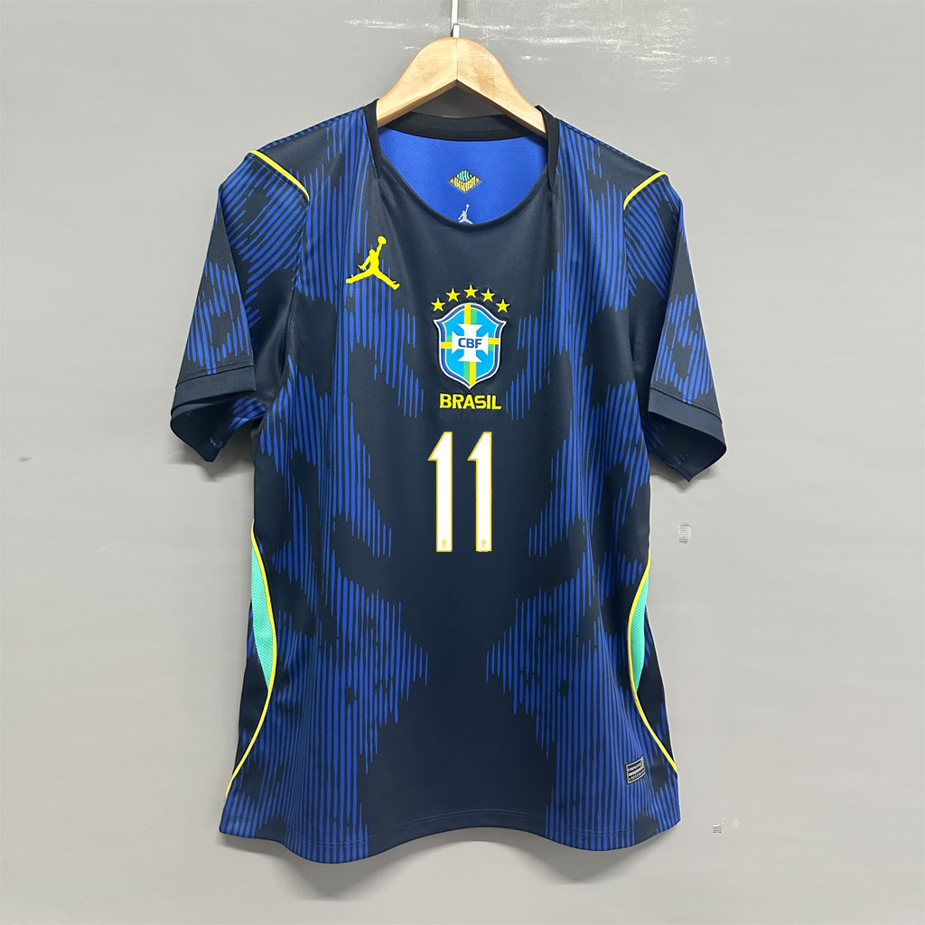 Tmavomodrý hosťovský dres Brazília 2026 Raphinha 11 s výrazným pralesným vzorom