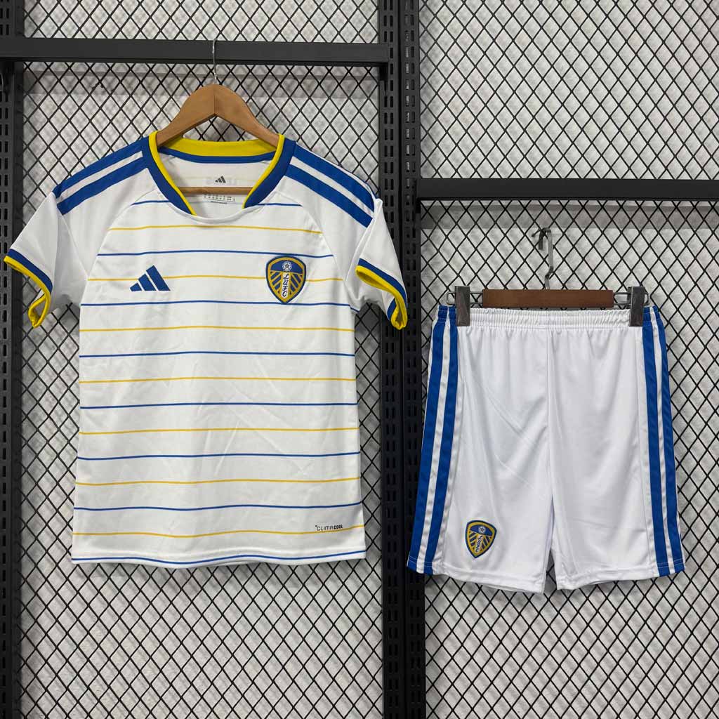 Detský domáci dres Leeds United 2026/27 – biely komplet s kraťasmi