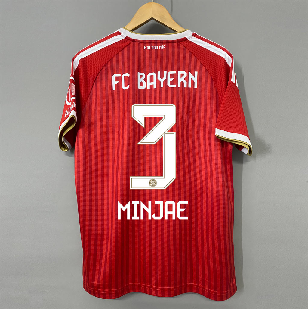 Domáci dres FC Bayern München 2026/27 s potlačou MINJAE 3 – zadná strana