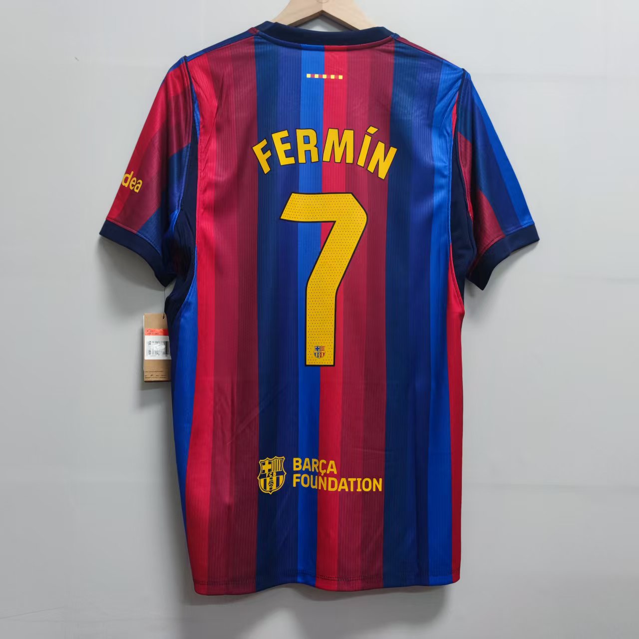 FERMÍN 7 Barcelona 2026/27 domáci dres – zadná strana s novým číslom