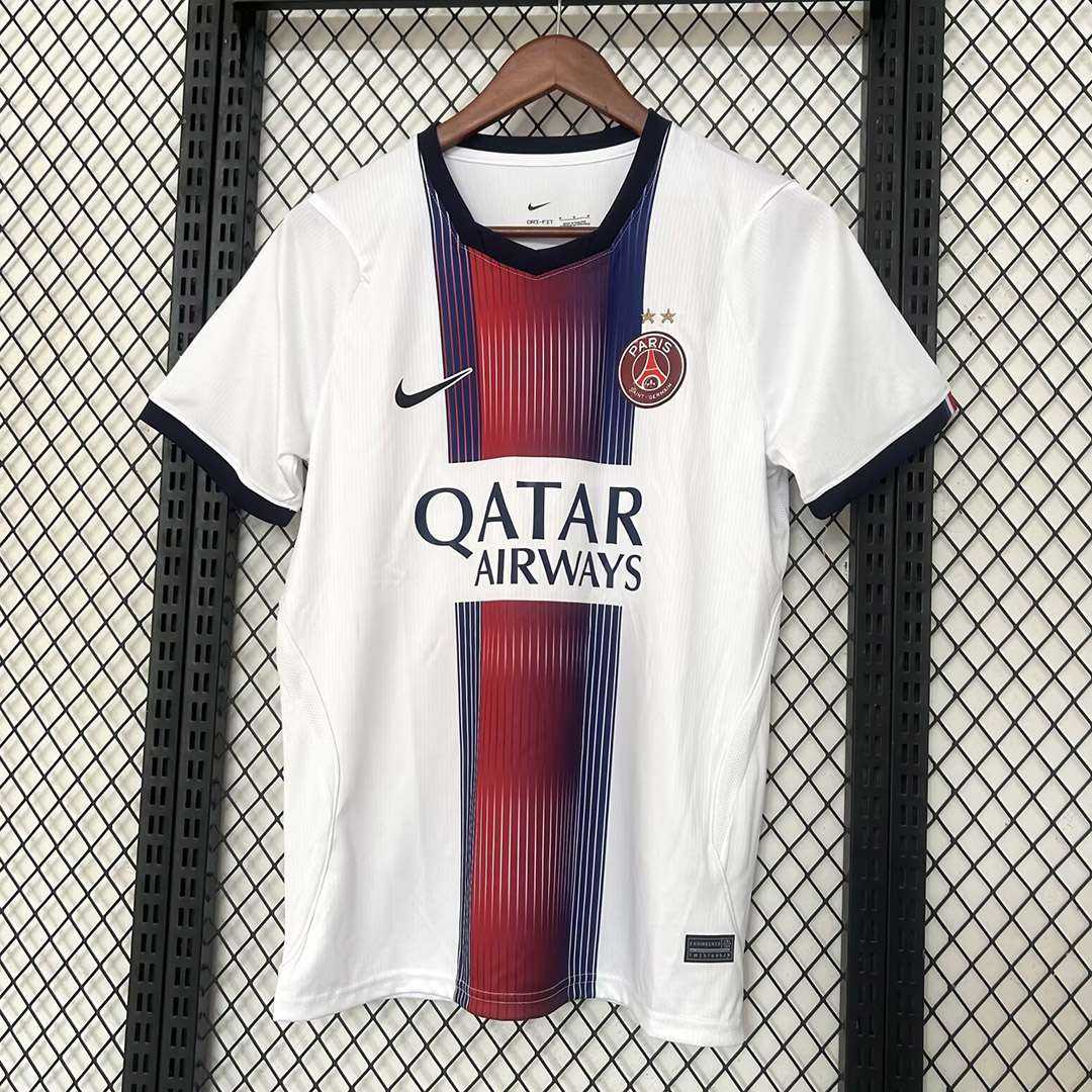 Biely hosťovský futbalový dres Paris 26/27 s červeno-modrým stredovým pruhom